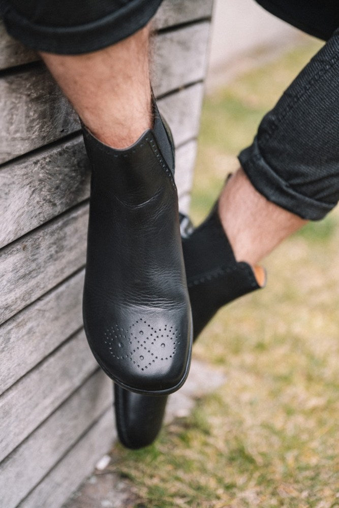 Equità Brogue Black