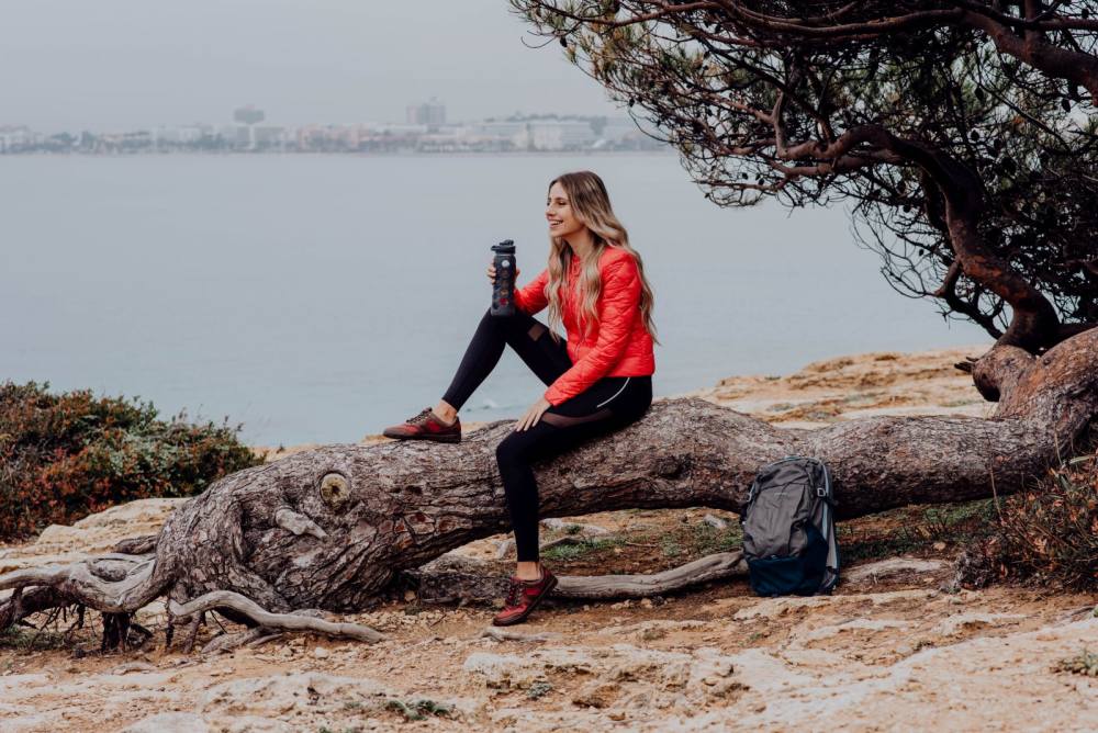 Hiqe Low Vegan Camel rouge étanche