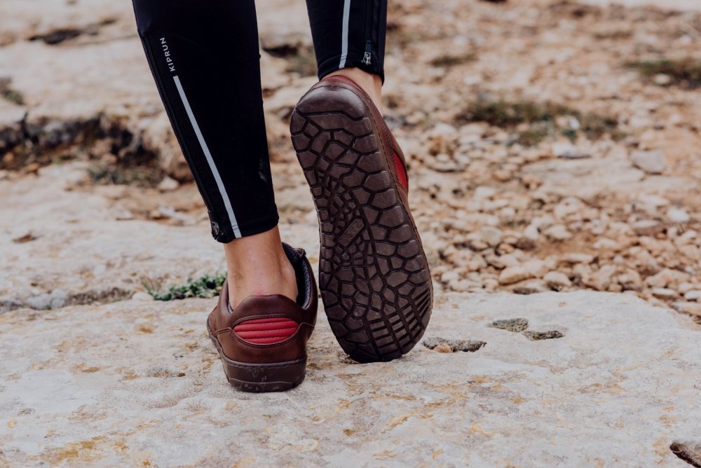 Hiqe Low Vegan Camel rouge étanche