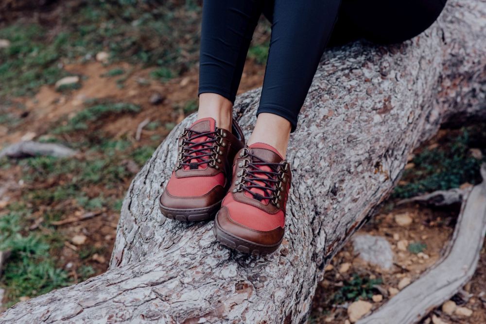 Hiqe Low Vegan Camel rouge étanche